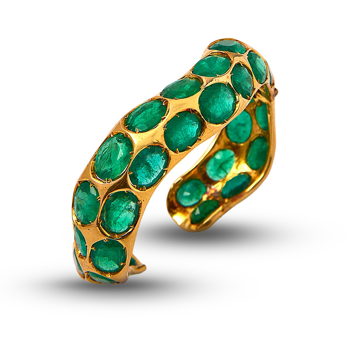 Emerald cuff bangle in yellow gold