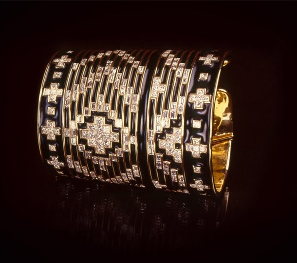 The De Beers award-winning cuff bracelet, reflection detail